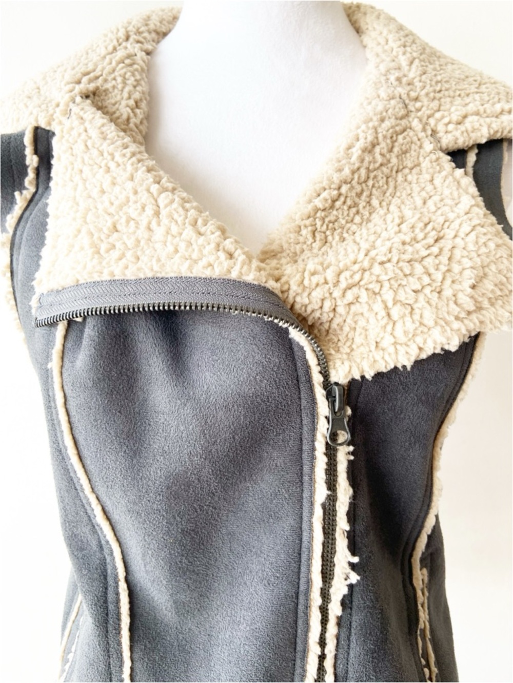 Jack Grey Warm Vest with Cream Trim - Picture 4 of 6
